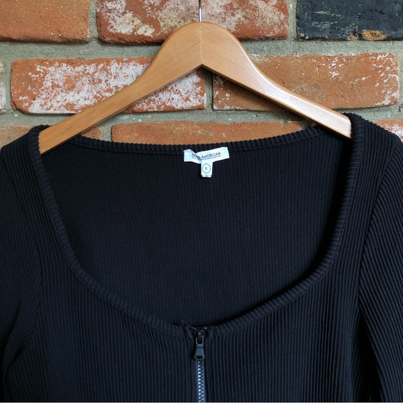 Good American Dramatic Ribbed Front Zip Long Sleeve Top - Picture 6 of 10